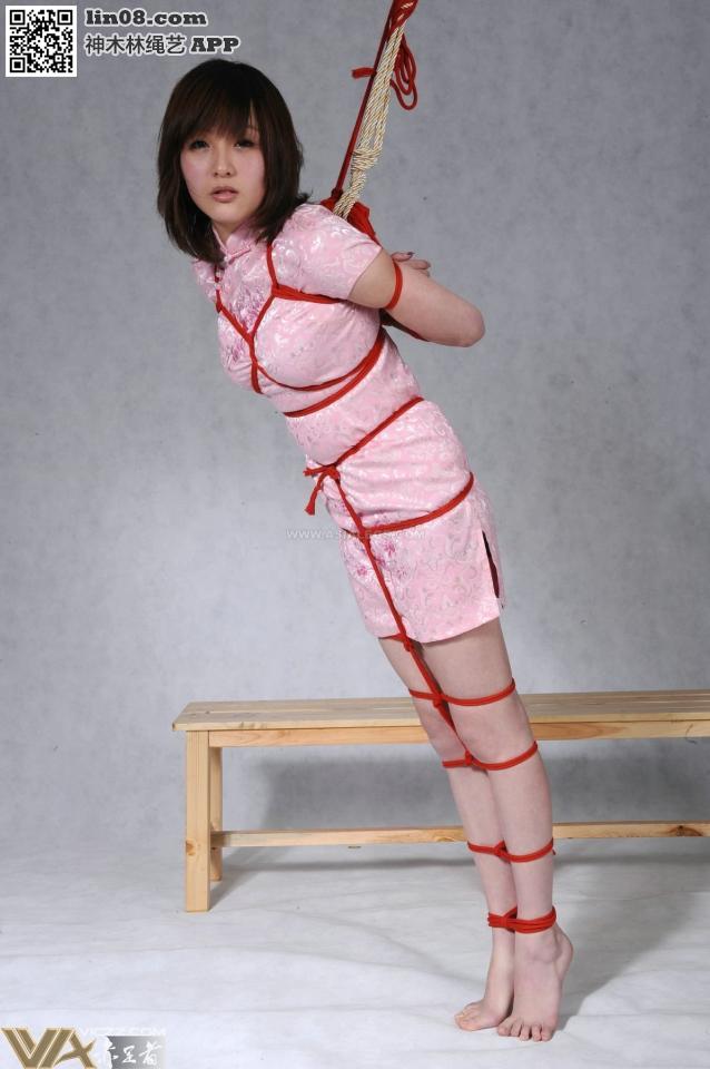 旗袍 红绳缚套图 [日本美女,胸缚,后手吊缚,后手缚（低混乱值）]