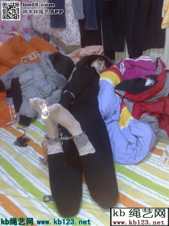 绑手绑脚美图收藏 [Hogtie (Lying on stomach),Handcuff,Anklet,Fingercuffs]