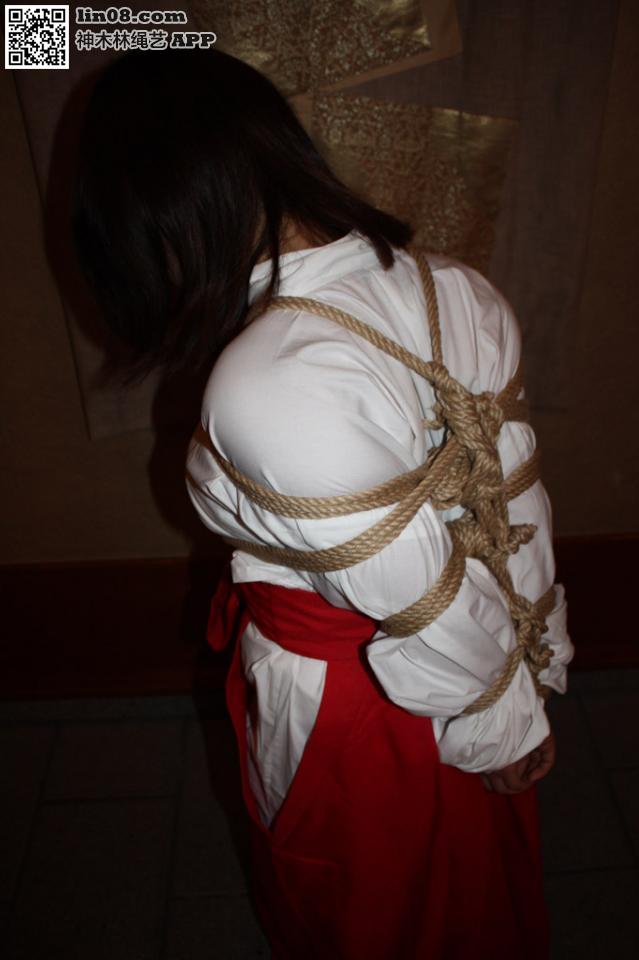 巫女の苦行3 [民族（和服）,日本美女,职业（巫女）]
