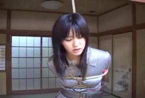 清纯美女吊房梁 清纯美女吊房梁