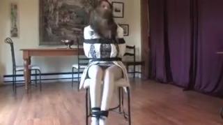 chairtied part gagged 本人无意间翻越外国视频网站看到的， 个人觉得挺好看的就下了下来， 故事主要讲的是， 一个穿白丝袜的外国女孩被绑在椅子上， 并用黑丝胶带封嘴 挣扎的很激烈，