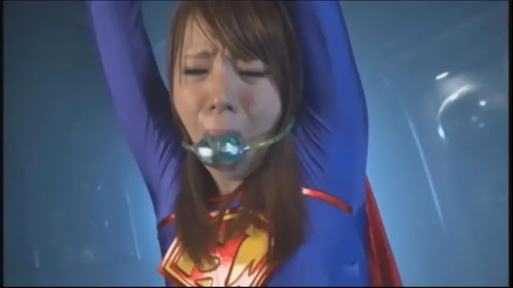 女超人与巨大口球 日本giga女战士系列<br>女超人被自己人背叛被俘虏<br>被敌人用用铁链吊绑起来<br>给她戴上巨大的口球，慢慢的调教