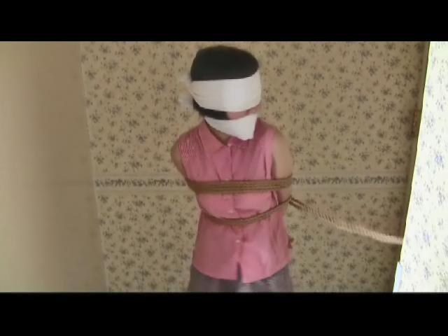 ROCOMYTH 微乳少女紧缚 4 ROCOMYTH系列作品 全篇剧情……基本上没有什么剧情 都是以往一贯的风格以纯捆绑无助的挣扎为主要内容 女学生家居服 白袜 捆绑挣扎 白色布带蒙眼封口 