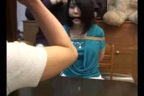 询问 危机美女