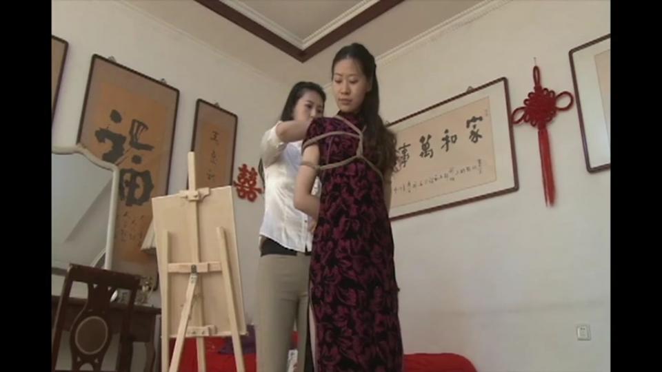  [剧情向] 红缚 下集 怀旧影院工作室出品剧情片。女主某日在野外写生，偶遇董家大少，两人迅速坠入爱河。来到董府后，女主，女管家以及小丫鬟三人遭遇各种五花紧缚事件~