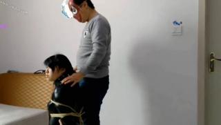 [一往情深]皮衣女子镣铐+紧缚躯体美 皮衣女子被绳艺S男捆绑表演,体验享受绳艺全程