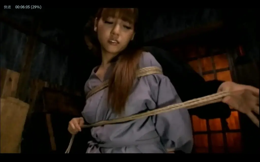 縄・女囚拷問 みづなれい 识别码:	GTJ-018		<br>导演:	TOHJIRO  	<br>制作商:	Dogma  	<br>发行商:	ゴールドTOHJIROレーベル <br>严厉的吊绑，绳艺大师把美女用绳子严厉的吊绑起来，非常痛苦