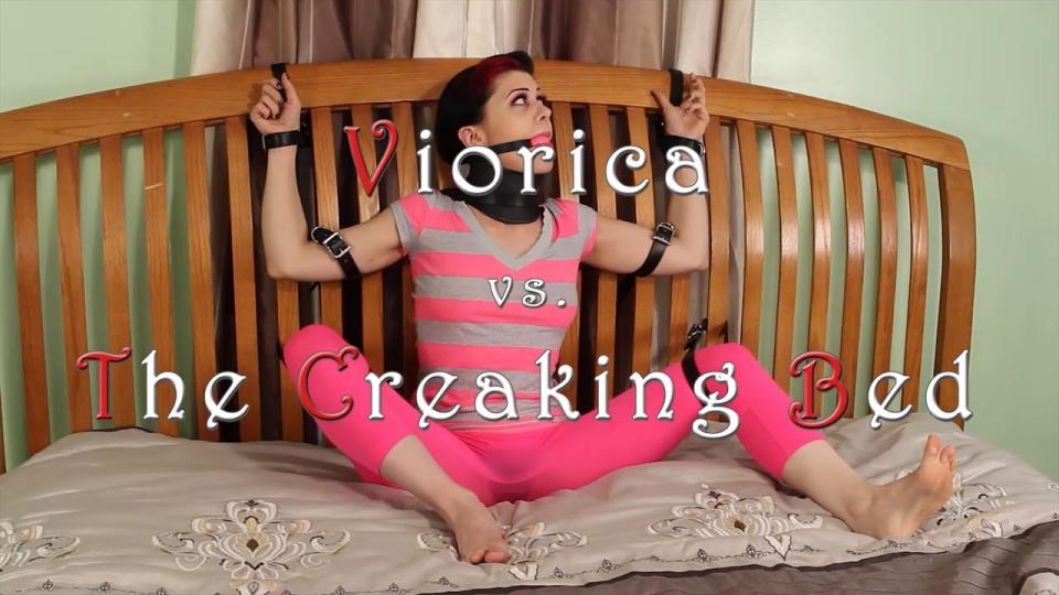 Viorica vs. the creaking bed & Savannah vs. the tight seal http://www.bondagejunkies.com<br>bjv-1230 viorica vs. the creaking bed<br>bjv-1231 savannah vs. the tight seal<br>妹子被拘束捆绑，无法挣脱，欣赏着美女的身材，看着他挣扎。情节有趣，绝无露点。希望大家不要举报. 