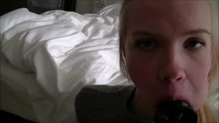 性感波兰美女堵嘴 Super sexy Vanessa from Scandinavia learns the true meaning of being an effectively gagged girl. I've got the young blonde all taped up on her knees with her arms and hands tied behind her back as I put the inflatable butterfly gag in her mouth, pump it up and wrap it in with red vet wrap. I adore the marvelous sight of her gagged face and listen to her sensual moans before I replace the gag with 2 of her own socks TIGHTLY taped in her mouth using clear medical tape to be able to enjoy the look of the enormous sock stuffing and her pink lips wrapped around it while they're helplessly trapped underneath her awfully tight and painful tape gag! Priceless!<br>