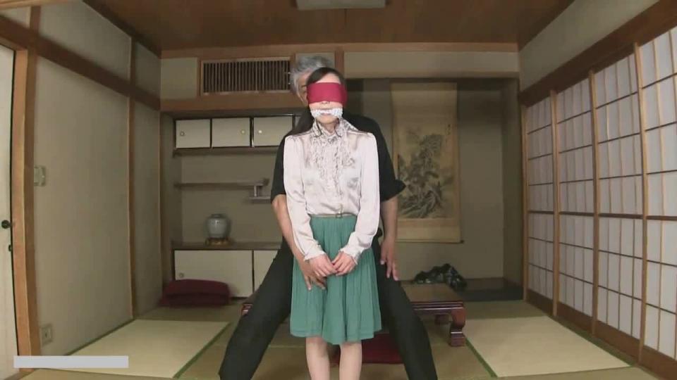[sm miracle e0760] 美穂 （みほ）「Ｍ女の嗚咽　～宙吊りの色香～」 名称：[sm miracle e0760] 美穂 （みほ）「Ｍ女の嗚咽　～宙吊りの色香～」<br>番号：sm miracle e0760<br>制作商：miracle<br>发行商：miracle<br>妹子是个比较害羞的女人，因此一直蒙着眼睛，被老头吊缚后，跳蛋振动棒伺候