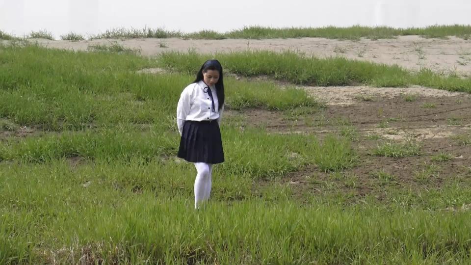 【暗狱原创】学妹遇险~~【白袜学生妹江边游玩被绑架到废弃楼房中猥亵之后被扔在地上苦苦挣扎，挣扎超真实哦！！】 在线播放为1280X720高清<br><br>百度网盘下载为1920X1080超高清，1.55G 压缩包解压密码:twtwcw<br>===========================================================================================================================<br>喜欢挣扎的同学不容错过，为了拍的真实，没有拿东西垫在地上，衣服和袜子拍完之后全部磨烂掉，只能报费！！<br><br>视频上传到保管库后，不知道为什么自动截图硬是出不来~~~也请管理员找找原因，谢谢<br>