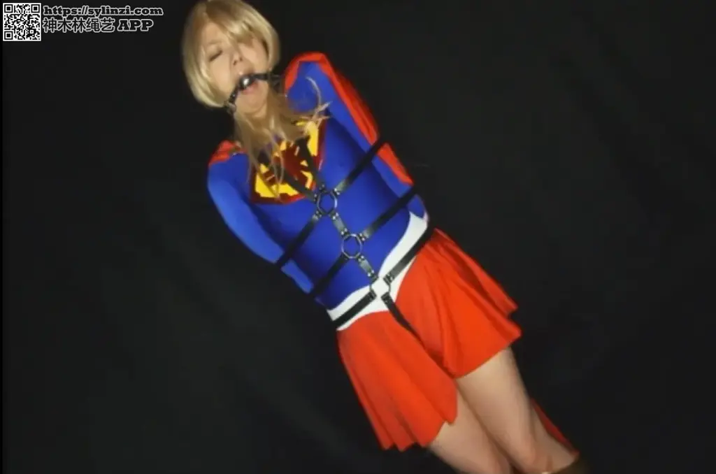 ヒロイン屈服　SUPER WOMAN編 识别码:	GEXP-18	<br>导演:	  六機崇	<br>制作商:	giga  	<br>发行商:	giga<br>女超人被抓住，穿上皮质拘束衣，带上巨大口球，挂上鼻钩，被各种虐待剥夺自由和力量