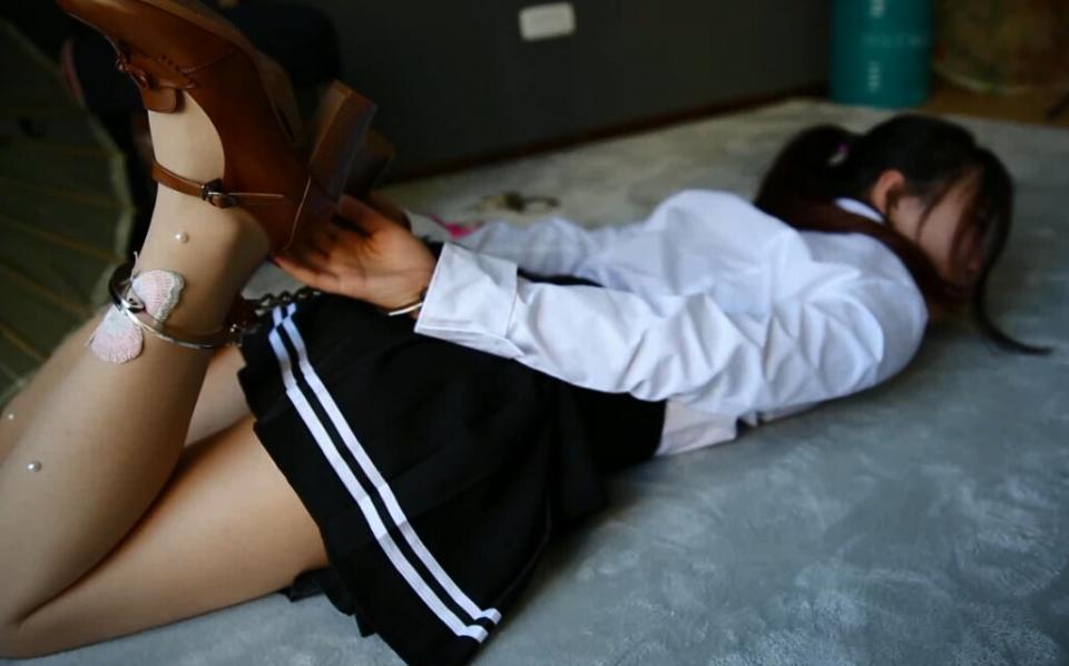 Chinese college girl bound .
