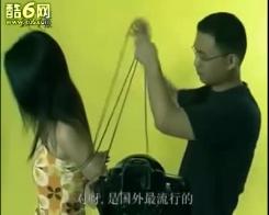 罗兰之恋 - bondage model the model being tied up