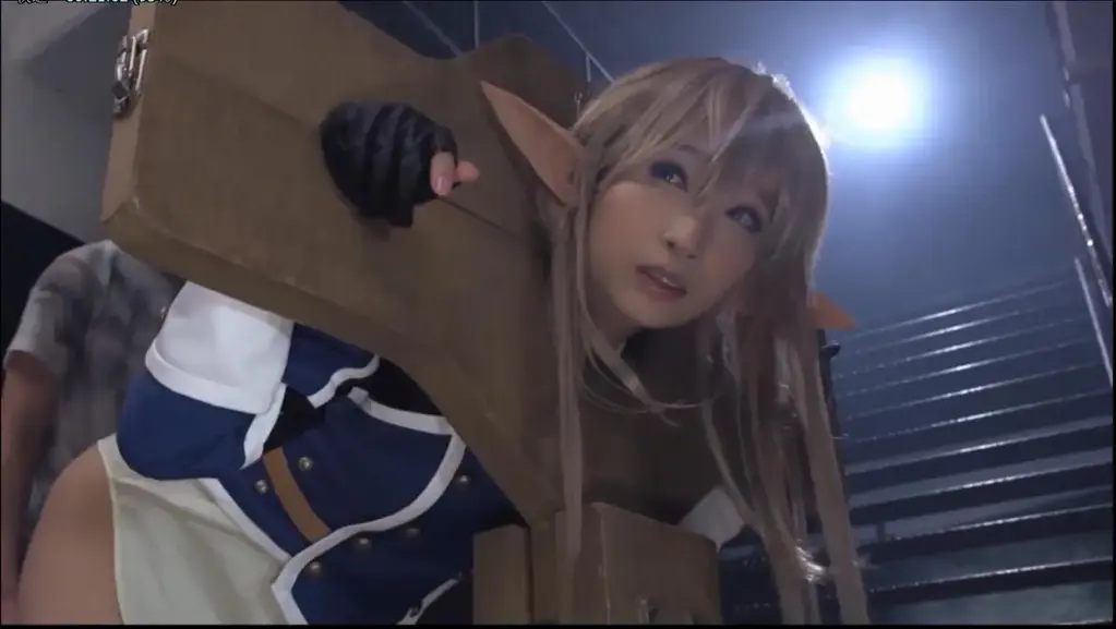 虜囚市場～罠に嵌められたエルフの女将校～ 蓮実クレア 识别码:	ZIZG-013<br>导演:	GORY松田  <br>制作商:	ZIZ  <br>发行商:	ZIZ <br>可爱的精灵少女被抓起来，用木枷铁铐锁住被众人羞辱