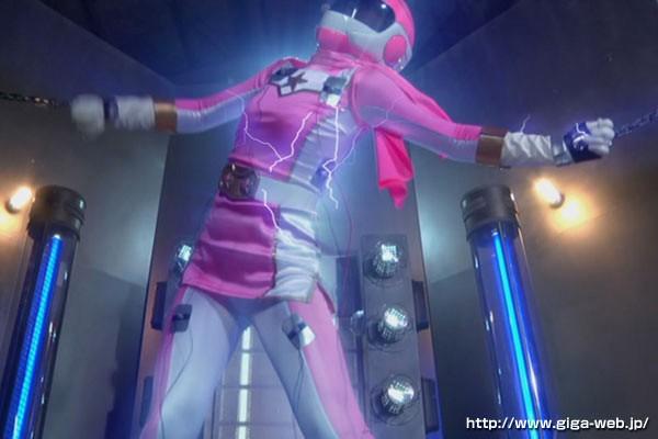 新星戦隊リュウセイジャー 第1巻 ピンク討伐編 藤原ひとみ 識別碼: GTRL-01<br>發行日期: 2015-07-28<br>長度: 96分鐘<br>導演: 羹灼<br>製作商: GIGA<br>發行商: GIGA<br>系列: 新星戦隊リュウセイジャー<br>類別:單體作品 其他戀物癖 特效<br>演員:藤原ひとみ<br>美少女战队被打败凌辱，锁链捆绑起来玩弄全身，被抽打屁股，全身都被调教成了性感带，调教成奴隶听命于坏人，变得没有坏人就活不下去。。。。