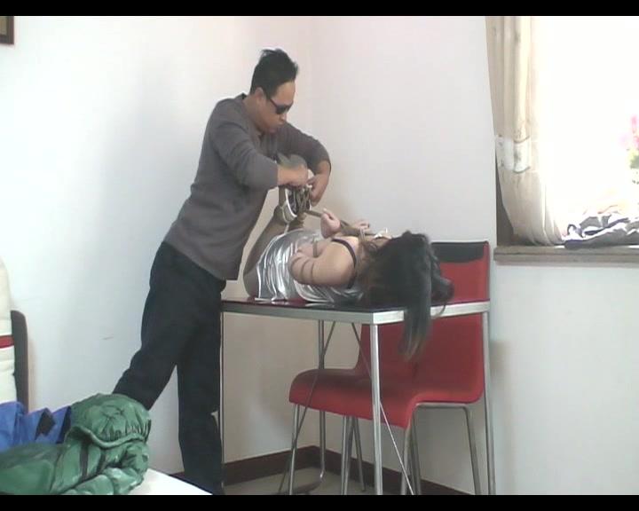捆绑唯美之家丰满美女莎莎，各种驷马捆绑挣扎 捆绑唯美之家丰满美女莎莎，各种驷马捆绑挣扎<br>创作：活绳仙出品<br>非常喜欢各种驷马捆绑和无奈的挣扎，所以几年前特地委托唯美之家定拍了这部驷马捆绑专辑，第一次放出<br>美女莎莎被捆绑娇喘，各种挣扎<br>地址：https://rm93.com/read.php?tid=785234&ds=1#tpc