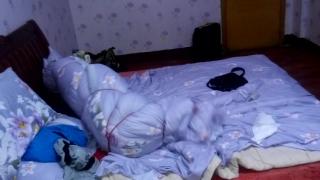 棉被捆绑挣扎4 棉被捆绑挣扎