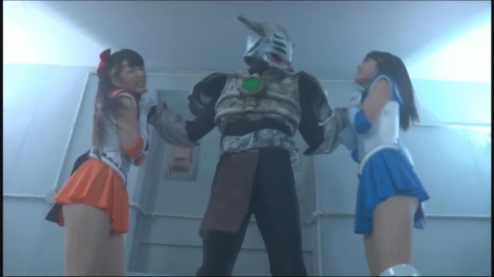 セーラーファイターズ 触手怪人丸呑み凌辱消化地獄 前編 识别码:	GVRD-44<br>导演:	みのーる。  <br>制作商:	GIGA  <br>发行商:	GIGA <br>美少女战士被魔物触手打败，全身被触手缠住，进入触手地狱，队友奋力搏斗终于将她救出...