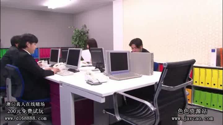  縛り拷問覚醒 浜崎真緒 発売日：2015/04/19<br>収録時間：135分<br> 出演者：浜崎真緒<br>シリーズ：縛り拷問覚醒<br>メーカー：バミューダ/妄想族<br>レーベル：バミューダ/妄想族<br>ジャンル：OL,SM,脚フェチ,単体作品,監禁,縛り?緊縛,サンプル動画<br> 品番：BDA-001<br>简介：浜崎真緒が初めて’バラ鞭’を解禁したSM凌辱作品！オフィスでオナニーしているところを見られた真緒が、それをネタに脅され、縛られたままSEX。さらに全身を縛られて拘束され、媚薬