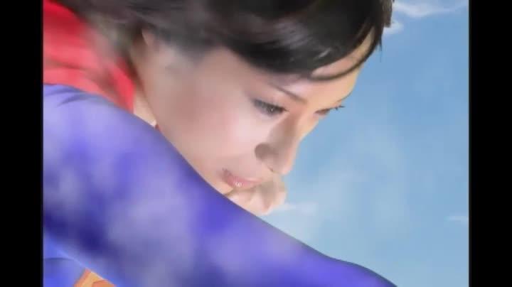 SUPER▼WOMAN.3 ～戦慄のフォボス714～ 前田陽菜 識別碼: JMSZ-12<br>長度: 92分鐘<br>製作商: GIGA<br>發行商: GIGA<br>系列: SUPER▼WOMAN<br>類別:單體作品 格鬥家 特效 女戰士<br>演員:前田陽菜<br>美女超人大意被绿宝石闪光击败，被吊起来转圈圈玩弄调教，最后被机器压扁