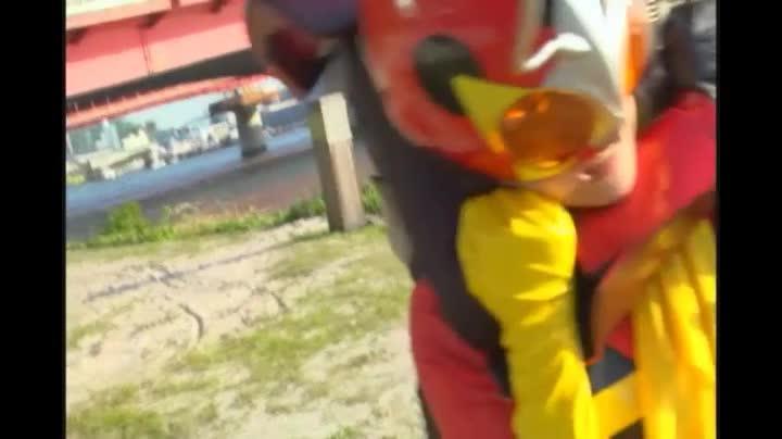  ヒロイン白目失神地獄 音波人間アタック編 西園寺れお 識別碼: GOMK-13<br>長度: 106分鐘<br>製作商: GIGA<br>發行商: GIGA<br>系列: ヒロイン白目失神地獄<br>類別:單體作品 凌辱 催眠 格鬥家 特效<br>演員:西園寺れお<br>昆虫女战士被凌辱电击，监禁多日在最虚弱的时刻被催眠，被玩弄，最后堕落
