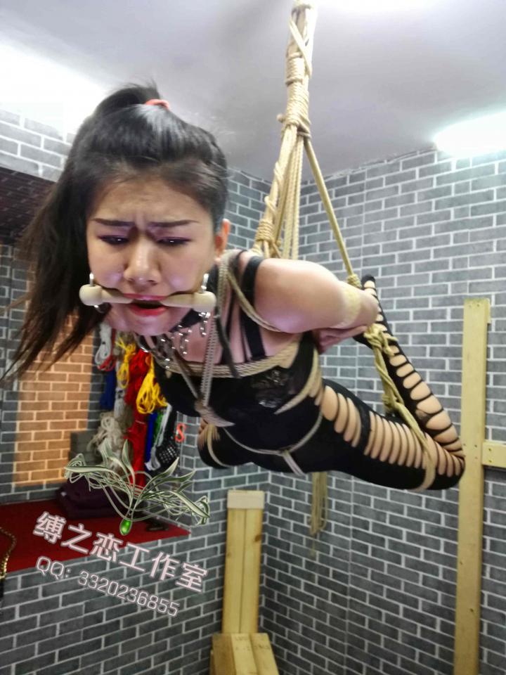 [Bondage w/ Love] Suspension Bondage Suspecial ©Bondage w/ Love<br><br>Summary:<br><br>Ms. Xia was tied and suspended at the mid air by her master. She was forced to equip a vibrator and being spanked by a hard item. She cannot move, maybe she can if she was standing. But unfortunately, she is not. Let the video clip tell you the experience of this girl<br><br>Featuring: suspension bondage, vibrator, spanking, breast bondage, crotch rope, chain, one-leg suspension bondage, box tie, and gagging