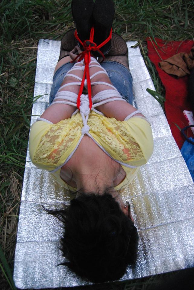 [True Classical Studio] Bound in the mountain ©True Classical Studio<br><br>Product Number: #029<br><br>Summary:<br><br>Bondage play outside a shelter is super risky. At least China is not the best place to deal with this kind of things. So our choice is someone that almost no one there... That is, you guessed it, deep in the mountains.<br><br>Featuring: fishnet stocking, high heels, foot fetish, classic damsel, metal bondage, hogtie, and crotch rope