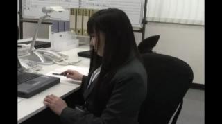 办公室虐恋 描述：刚参加工作的女大学生被同办公室的老员工欺负，被绑着还要跪着，太。。。。。