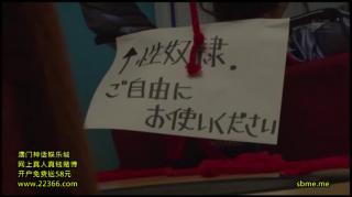 丝袜紧缚口球被玩弄剧烈挣扎 妹子穿着黑丝和口球，被绑在椅子上。一个巡逻人员发现了她，随意玩弄了起来.妹子只能眼睁睁看着，不断挣扎