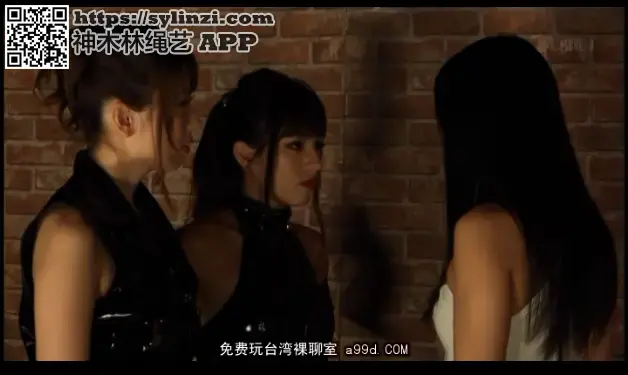 女王様凌辱戦争 JACKAL ANOTHER NIGHT ～仁義なき狼藉の宴～ 作品名称：女王様凌辱戦争 JACKAL ANOTHER NIGHT ～仁義なき狼藉の宴～<br>识别码：SSPD-125<br>制作商：アタッカーズ<br>发行商：アタッカーズ<br>出版时间：2016-03-07<br>女王“静”第一次和其他女王见面就被找麻烦，而小跟班女王“宁”眼见老大“静”被其他女王捆绑调教却无能为力，最终却也难逃被调教成奴隶的后果