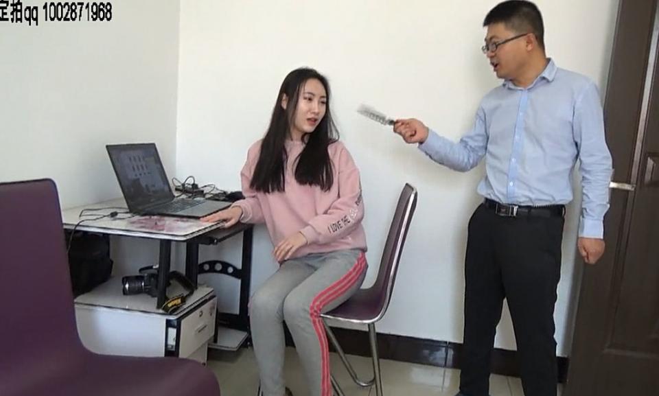 高利贷的悲剧 故事讲述了一位少女因欠下高额外债，被逼无奈被玩弄，胁迫，欺骗，直至丧命....片长11分钟，全高清拍摄。本片为一往情深绳艺工作室定拍作品，版权所有，定拍qq 1002871968 欢迎定拍咨询。“网盘内文件为压缩包，下载后解压即可”