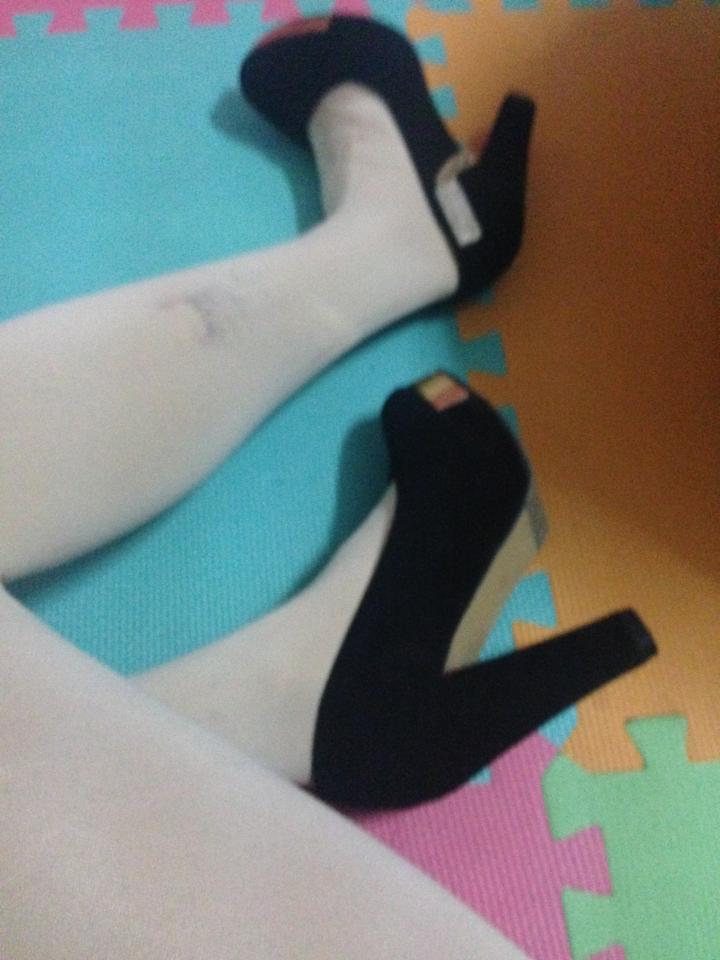 丝家王穿蓝色练功服被捆绑，全包 丝家王穿蓝色练功服被捆绑，全包，她们的QQ是1549060602.<br>授权发布的视频，值得一看，如果喜欢自己可以联系她们购买或者订拍自己喜欢的视频