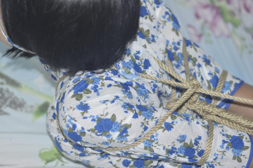 丝家王的村姑装 丝家王的村姑装<br>QQ1549060602<br>喜欢她们视频的同好可以自己联系购买或者订拍自己喜欢的视频。授权在这里发布视频。