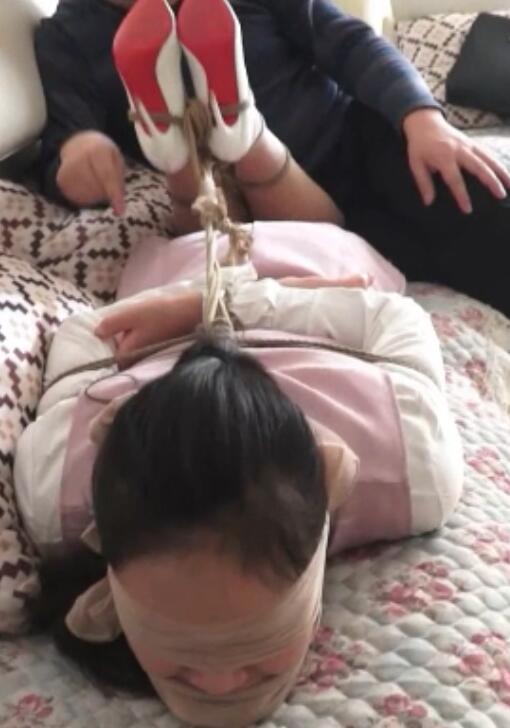 [XiaoYao] Hello Neighbor ©XiaoYao<br><br>Video Size: 1G<br><br>Video Duration: 36mins<br><br>Summary:<br><br>Ms. Jing is a college student, and hardly go back to her apartment. The apartment is in a very concentrated center of the city, and lives a lot of people that are very rich. But strangely, some rich people have some weird fetish. Mr. Wang is one of them. He is the neighbor of Ms. Jing, and he has a serious problem to control his desire. And one day, one Ms. Jing was walking back to her apartment from the school again. She did not realize that the danger is approaching to her...<br><br>Featuring: high heels, stocking, hogtie, box tie, breast bondage, blindfolded, foot fetish, story rich, Chinese wuhua bondage, and gagging