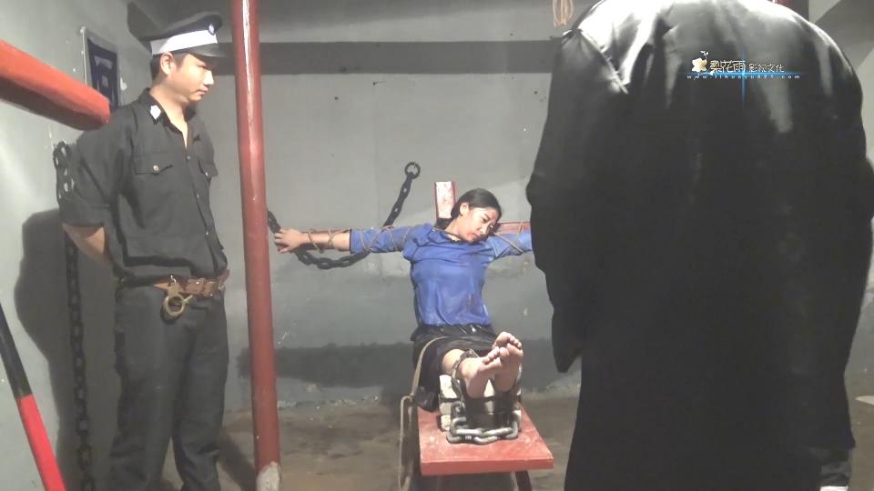 子晗试镜 梨花雨影视文化视频子晗试镜<br><br>子晗被伪军发现并逮捕，身负手铐脚镣的子晗不肯透露学生需知的情报惹得伪军头子大怒，大刑伺候必不可免……
