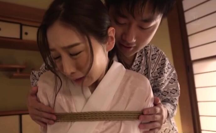 佐々木あき緊縛解禁！！緊縛奴隷宿〜鬼畜な殿方をもてなす麻縄の宴〜 佐々木あき緊縛解禁！！緊縛奴隷宿〜鬼畜な殿方をもてなす麻縄の宴〜<br>発売日：2017/02/28<br>出演者：佐々木あき<br>メーカー：マドンナ<br>レーベル：Madonna<br>品番：JUY-101<br>身着和服的人妻被老公的上司设计监禁，紧缚，调教~