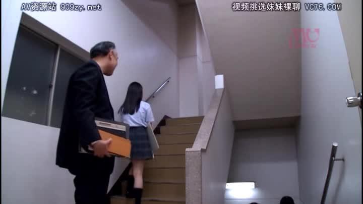 犯された女子校生 箱入り令嬢のヒミツ 藍沢潤 識別碼: SNIS-228<br>長度: 148分鐘<br>導演: ［Jo］Style<br>製作商: エスワンナンバーワンスタイル<br>發行商: S1NO.1STYLE<br>系列: 犯された女子校生<br>類別:高畫質 薄馬賽克 輪姦 千金小姐 DMM獨家 單體作品 高中女生<br>演員:藍沢潤<br>混血美女调教，锁链镣铐被玩弄，挣扎无效，被学生和老师们拘束最后和校长一起堕落
