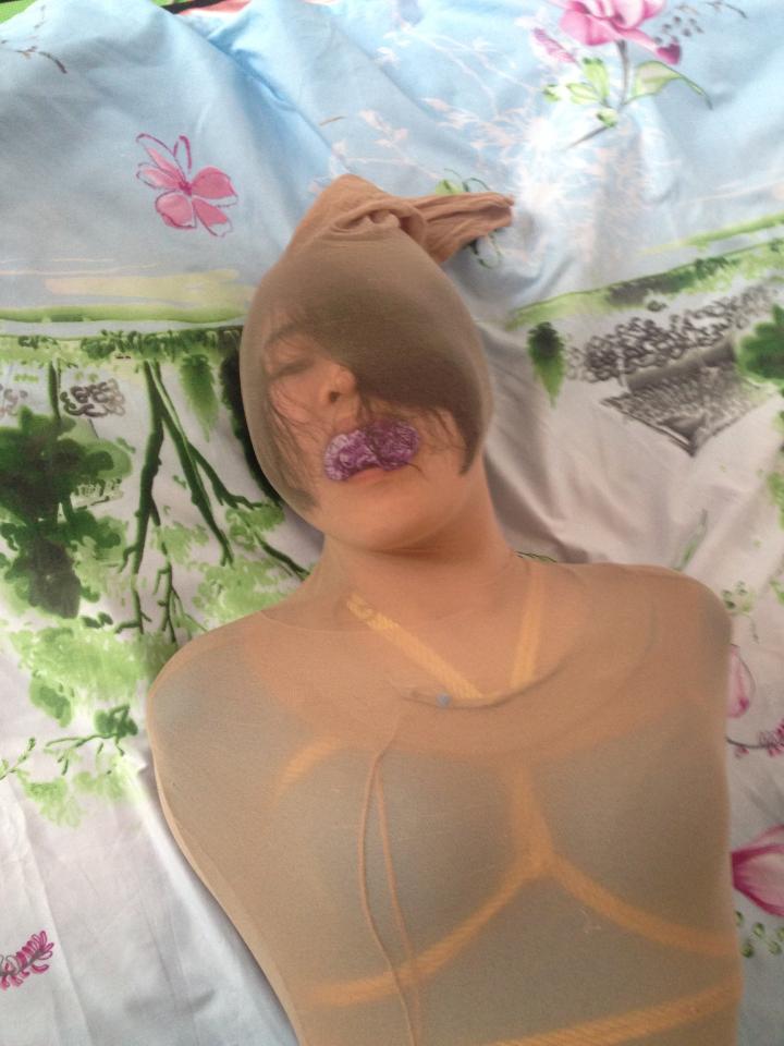 穿 着蓝色练功服被包的丝家王 丝家王穿 着蓝色练功服被他老公用丝袜包起来。还有用的很少的黑点白布条<br>她们的QQ1549060602<br>