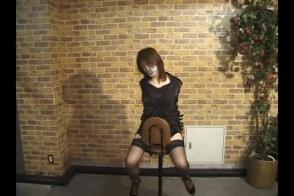 束缚防毒面具美女 防毒面具美女椅子上束缚双手，无法挣扎。
