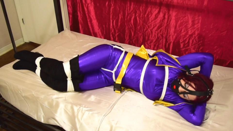 Sarah Brooke.. Batgirl Backarched shinybound站视频Sarah Brooke.. Batgirl Backarched<br>模特Sarah Brooke cosplay成蝙蝠女被紧紧捆绑，在被戴上口球后她的手臂和双腿被最大限度地向后拉伸<br>http://www.shinybound.com/x-new/new-set.php?setid=67398&user=shinybound#.WQp8adJ96Ul