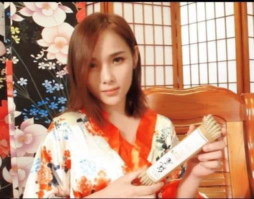 【邕娘】混血模特海洋的M腿震动棒AND鞭笞，肉丝和服，无面男振动棒强制高潮，鞭打凌辱，黑胶带堵嘴，经典呈现~ 混血模特海洋的M腿震动棒AND鞭笞，肉丝和服，无面男振动棒强制，鞭打凌辱，黑胶带堵嘴，经典呈现~~~~~网盘里的是压缩文件，解压后即可观看（下载后解压）