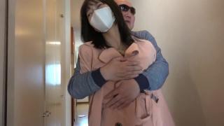 日本危机：玩具① 少女被一对夫妻绑架到家里，并被脱去衣服进行玩弄