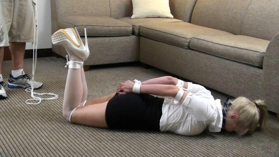 Liz Ashley Tied in White High Heels Liz Ashley Tied in White High Heels<br>TiedinHeels出品<br>购买网址:https://clips4sale.com/studio/43383/tied-in-heels/Cat0-AllCategories/Page1/SortBy-bestmatch/Limit10/search/Liz Ashley Tied in White High Heels<br>剧情：Super HOT Liz Ashley is captured again at Tied in Heels! This bratty business woman is roped up and gagged against her will!