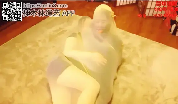 【邕娘】萝莉落落的双人双层双色丝袜全包，全包后的诱惑挑逗~好久没更新全包视频了，希望大家喜欢哦~ 萝莉落落的双人双层双色丝袜全包，全包后的诱惑挑逗~好久没更新全包视频了，希望大家喜欢哦~~~~~网盘里的是压缩文件，解压后即可观看（下载后解压）