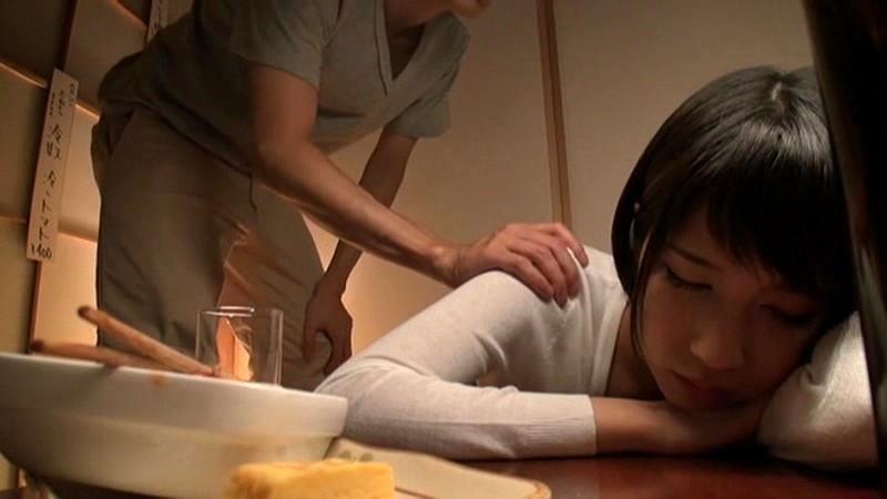 変態に支配された性奴隷 湊莉久 識別碼: MDS-796<br>長度: 120分鐘<br>導演: 赤井彗星<br>製作商: メディアステーション<br>發行商: 宇宙企画<br>系列: 変態に支配された性奴隷<br>類別:童年朋友 性奴 潮吹 紧缚 單體作品 中出<br>演員:湊莉久<br>拘束监禁调教美少女，捆绑跳蛋强制高潮！～项圈玩弄改造性奴隶