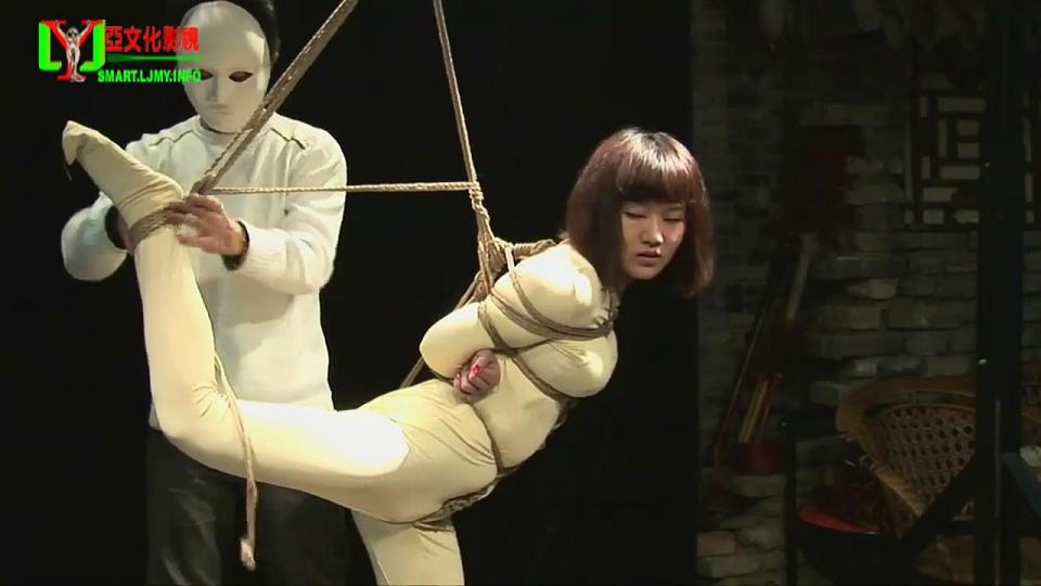 丽佳定拍作品M21【小雅紧缚悬吊口塞专辑】紧身衣紧缚股绳口塞悬吊！经典作品！ 本视频由丽佳美苑出品，定拍作品M21【小雅紧缚悬吊口塞专辑】紧身衣紧缚股绳口塞悬吊！经典作品！<br>定拍约拍QQ 823827335 微信13051214880，请联系丽佳