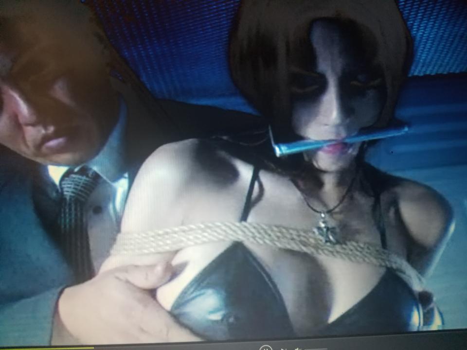 魔女戦士ダークジャンヌ 鈴木杏里 识别码:	GXXD-20<br>长度:	79 分钟<br>导演:	----<br>制作商:	GIGA  <br>发行商:	GIGA  <br>演员:	鈴木杏里 <br>魔法师先是穿着比基尼被麻绳捆绑，铁棍嘟嘴调教，变身以后被铁链电击，捆绑在铁架上调教，最后失去力量被触手捆绑双手调教