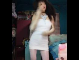 长手套美女跳舞 男人看了会激情，女人看了会嫉妒