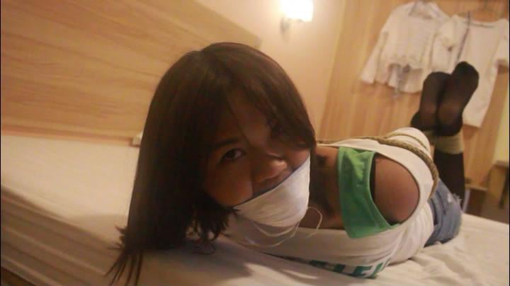 [Rope Mansion] Ms. Rong's hogtie struggle ©Rope Mansion<br><br>Feat. Ms. Rong<br><br>Summary:<br><br>Ms. Rong was hogtied on the bed and rolling around the bed to struggle and try to rescue herself. After the kidnapper find her yelling a lot, the kidnapper decided to gag her so that she cannot yell for help, and call the police...<br><br>First time for Ms. Rong stand in front of the camera, so the performance may be a little bit off, hope you will understand. Thank you for purchasing it!<br><br>Featuring: stocking, foot fetish, breast bondage, box tie, hogtie, and ball gagging